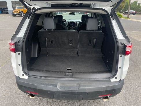 Used 2021 Chevrolet Traverse LT AWD/4WD image 17