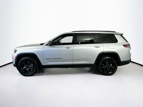Used 2023 Jeep Grand Cherokee L Laredo image 8