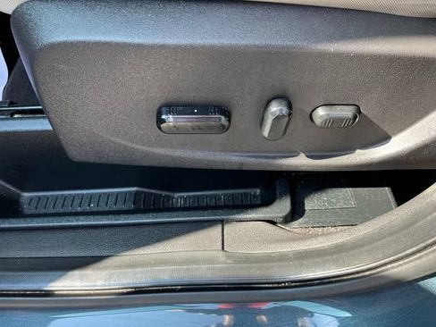Used 2019 Ford Escape SE FWD image 11
