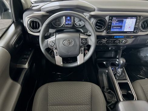 Certified 2022 Toyota Tacoma SR5 AWD/4WD image 19
