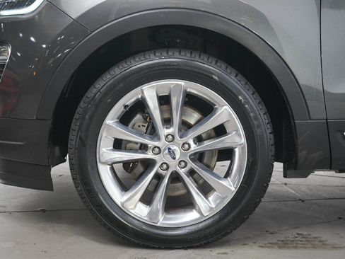 Used 2018 Ford Explorer XLT w/ Equipment Group 202A AWD/4WD image 30