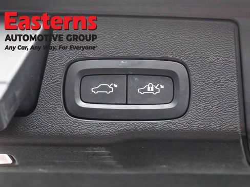 Used 2022 Volvo XC60 B6 Inscription image 22