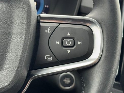 Certified 2025 Volvo XC40 B5 Core image 19