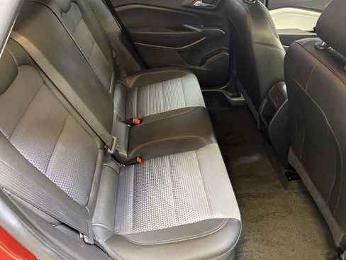 Used 2025 Chevrolet Trax LT w/ LT Convenience Package FWD image 26