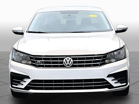 Used 2018 Volkswagen Passat 2.0T R-Line FWD image 4