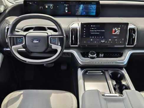 Certified 2025 Ford Expedition Platinum w/ Driver's Package AWD/4WD image 26