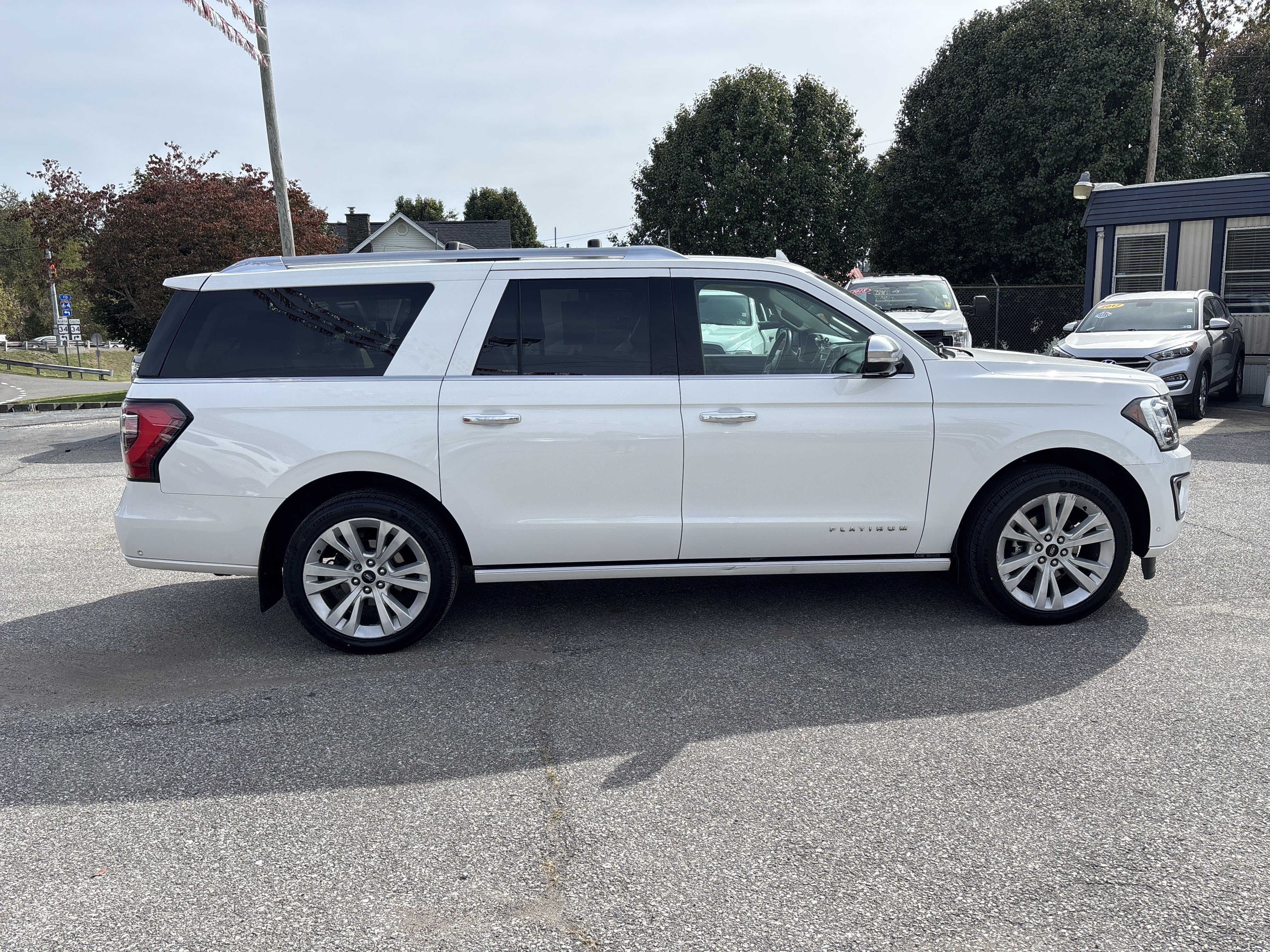 Used 2020 Ford Expedition Max Platinum AWD/4WD image 3