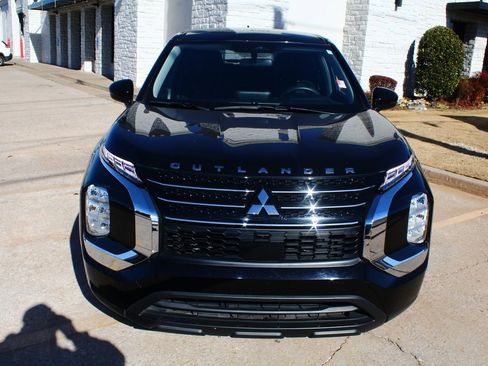 Used 2024 Mitsubishi Outlander ES image 4