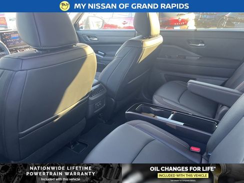 New 2026 Nissan Pathfinder SL w/ SL Premium Package AWD/4WD image 22