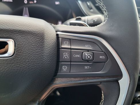 Used 2025 Jeep Grand Cherokee Limited w/ Luxury Tech Group II AWD/4WD image 20