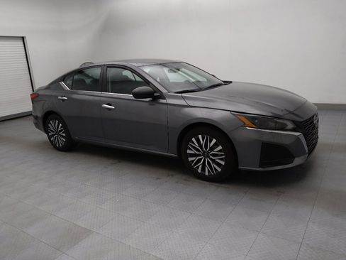 Used 2024 Nissan Altima 2.5 SV image 11