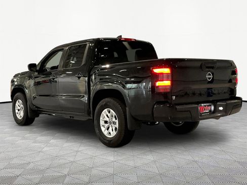 Used 2024 Nissan Frontier SV RWD image 4