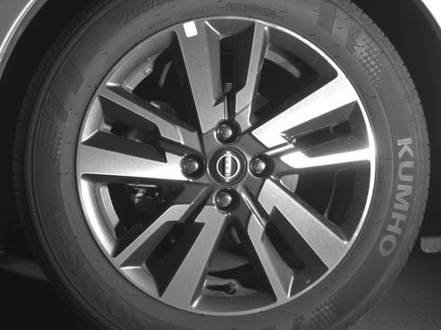 Used 2025 Nissan Versa SV FWD image 12