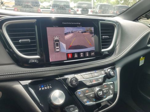 New 2026 Chrysler Pacifica Select image 18