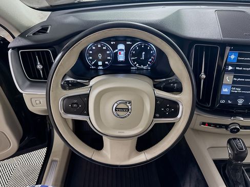 Used 2019 Volvo XC60 T5 Momentum w/ Multimedia Package AWD/4WD image 16