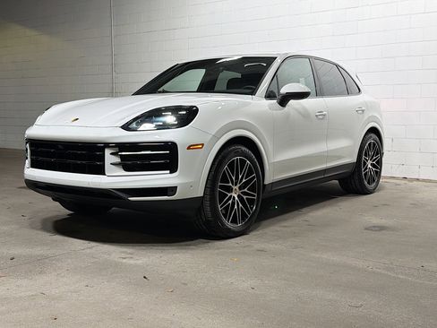 Used 2025 Porsche Cayenne image 1