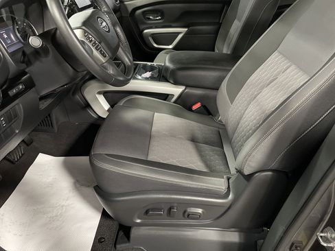 Used 2024 Nissan Titan SV w/ SV Convenience Package image 12