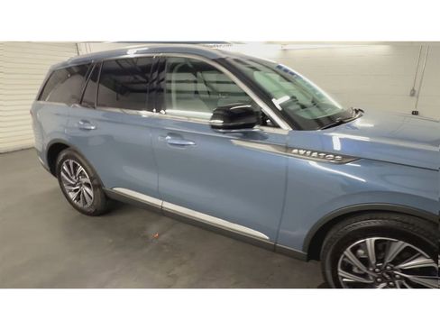 Used 2026 Lincoln Aviator 2WD image 2
