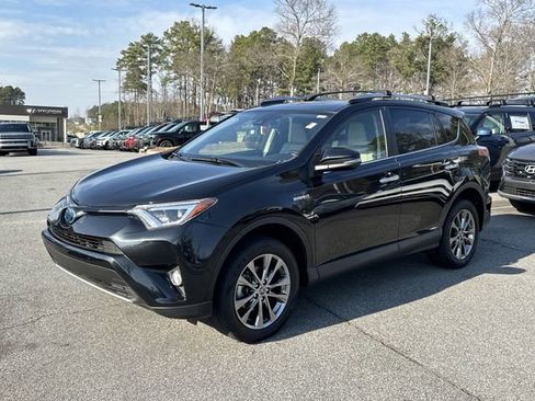 Used 2018 Toyota RAV4 Limited image 3