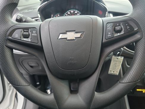 Used 2022 Chevrolet Trax LS w/ Tint and Cruise Package image 29