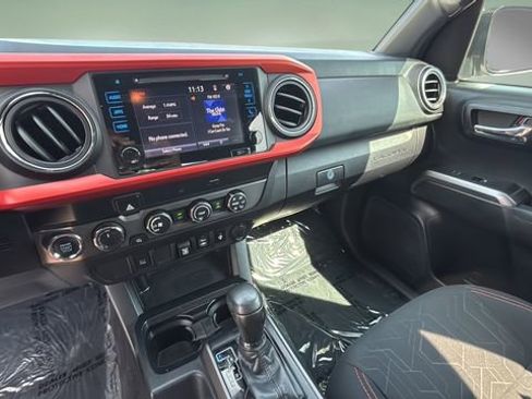 Used 2019 Toyota Tacoma TRD Sport image 24