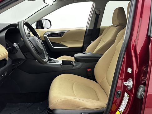 Used 2022 Toyota RAV4 LE image 12