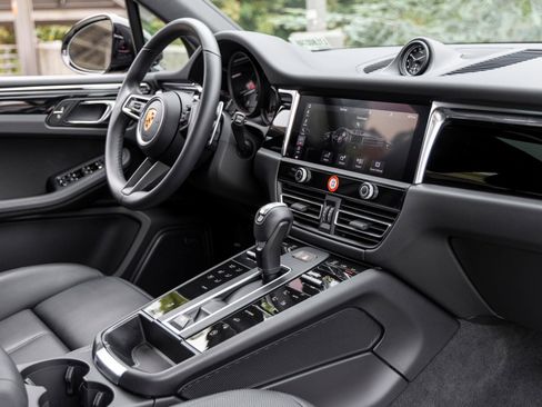Certified 2026 Porsche Macan AWD/4WD image 59