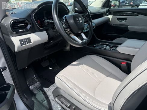 Certified 2025 Honda Pilot Elite image 12