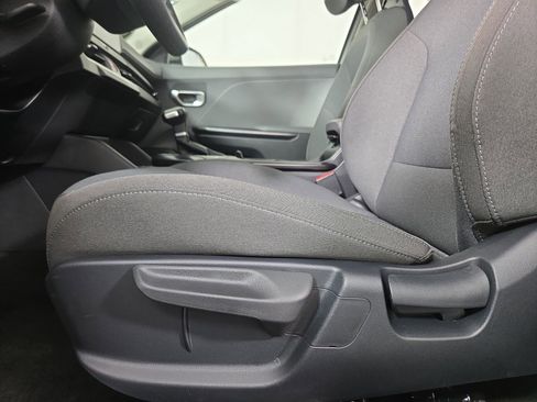Used 2025 Kia K4 LXS image 29
