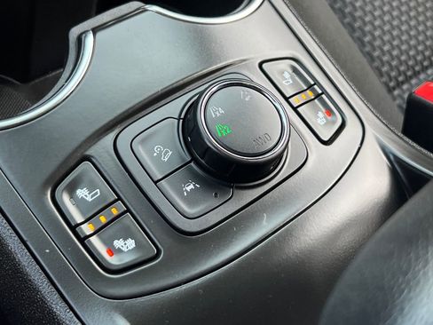 Used 2023 GMC Terrain SLE w/ Driver Convenience Package image 27