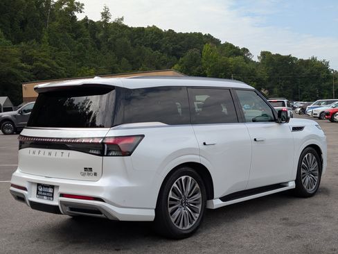 Used 2025 INFINITI QX80 Sensory AWD/4WD image 9