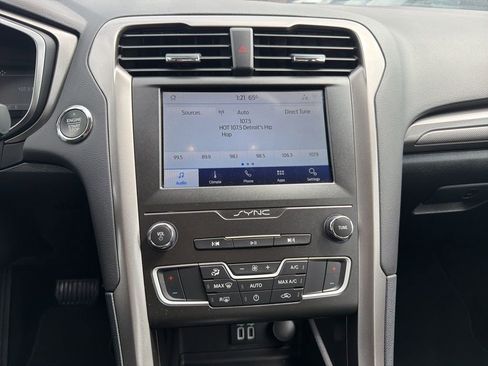 Used 2020 Ford Fusion SE image 11