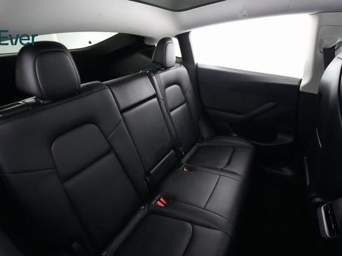 Used 2022 Tesla Model Y Performance AWD/4WD image 9