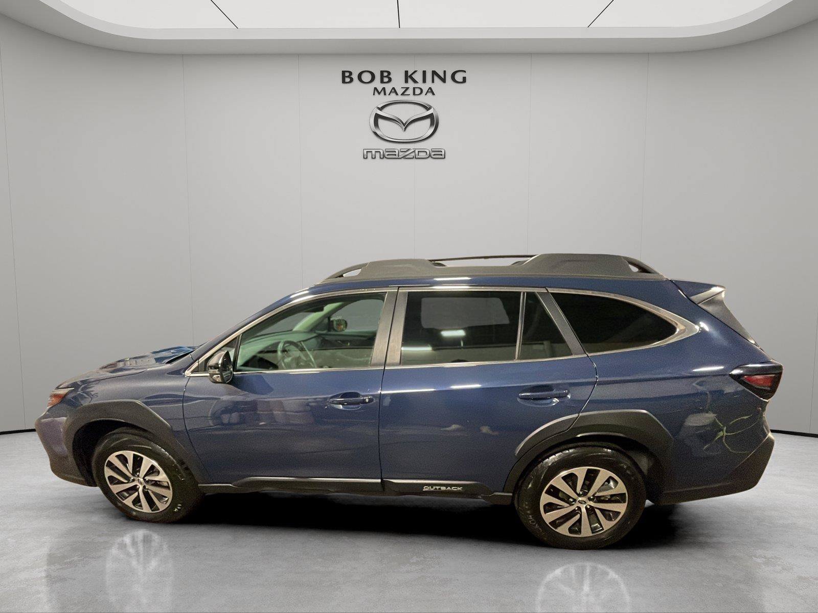 Used 2025 Subaru Outback Premium AWD/4WD image 2