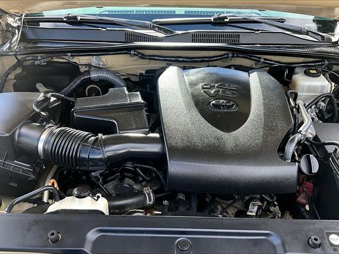 Used 2017 Toyota Tacoma TRD Off-Road w/ Tow Package (A/T) AWD/4WD image 30