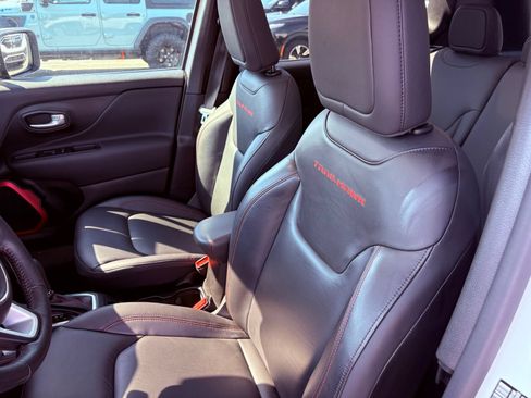 Used 2023 Jeep Renegade Trailhawk w/ Sun/Sound Group AWD/4WD image 10