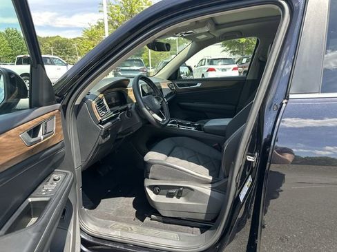 Certified 2024 Volkswagen Atlas SE w/ Panoramic Sunroof Package AWD/4WD image 12