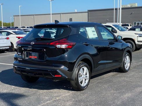 New 2025 Nissan Kicks Play S image 4