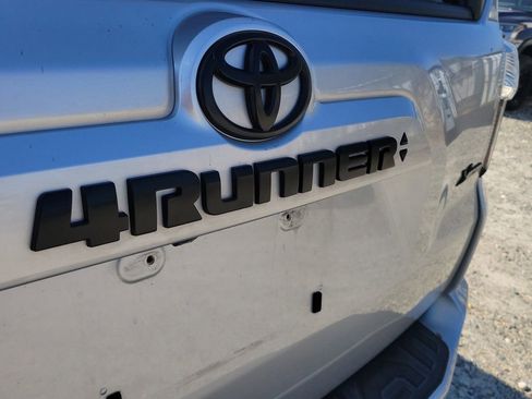 Used 2022 Toyota 4Runner SR5 Premium image 7