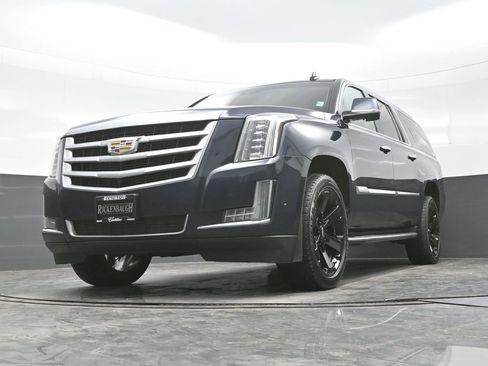 Used 2019 Cadillac Escalade ESV Luxury image 29