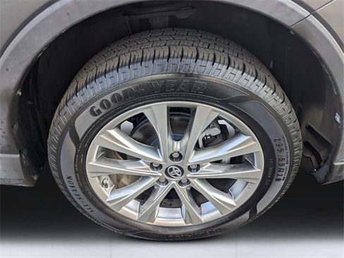 Used 2018 Toyota RAV4 Limited image 10