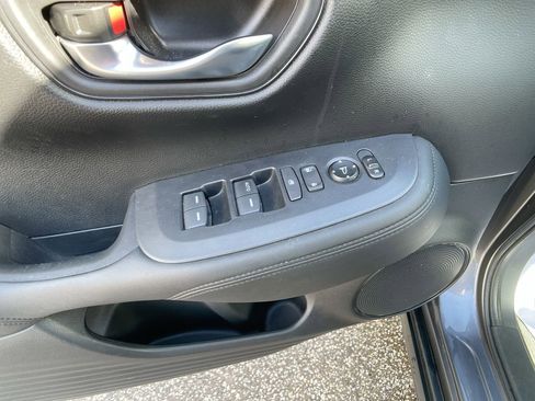 Used 2023 Honda HR-V LX image 13