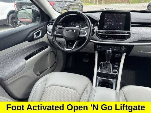 Used 2022 Jeep Compass Latitude w/ Convenience Group AWD/4WD image 11