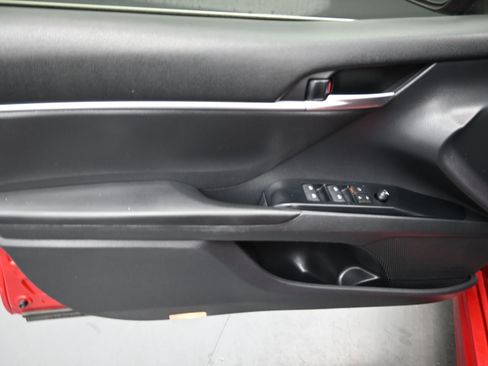 Used 2019 Toyota Camry SE w/ Convenience Package FWD image 10