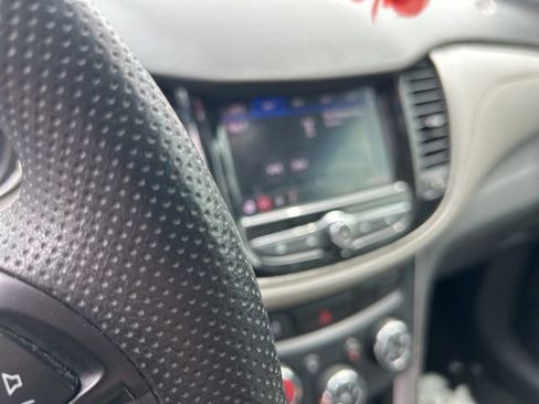 Used 2020 Chevrolet Trax LS FWD image 7