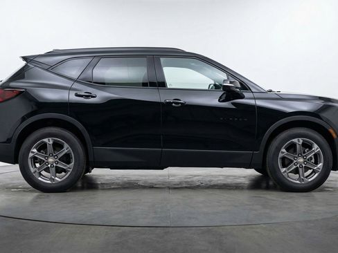 Used 2025 Chevrolet Blazer LT image 11