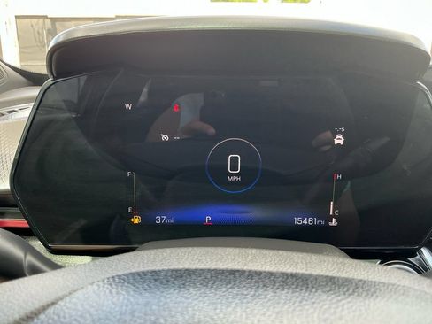 Used 2025 Chevrolet Trax RS w/ Driver Confidence Package FWD image 19