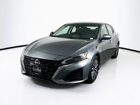 Used 2023 Nissan Altima 2.5 SV image 3