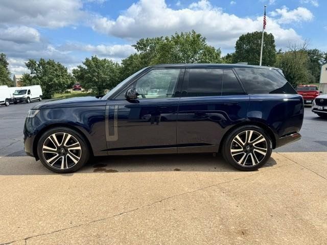 Used 2023 Land Rover Range Rover SE AWD/4WD image 2