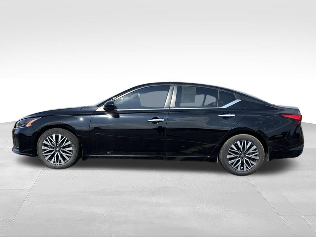 Used 2024 Nissan Altima 2.5 SV w/ SV Premium Package FWD image 8